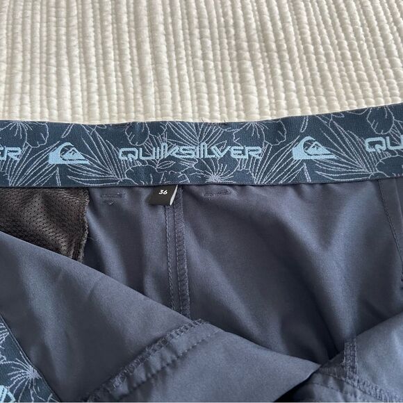 Quiksilver Men's Dark Blue Hybrid Shorts Size 36 - Picture 4 of 13